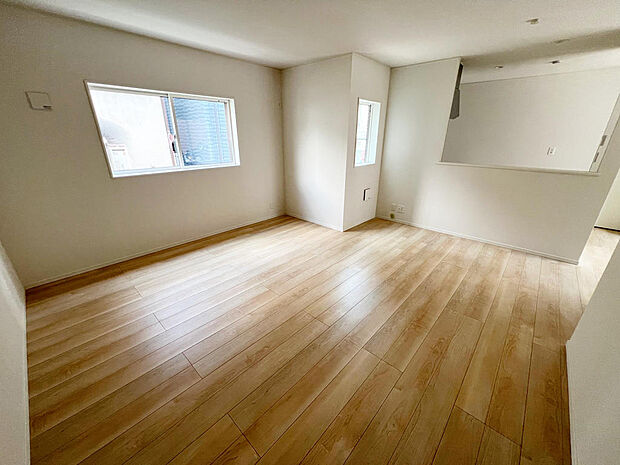 ☆大変明るいリビング☆広々した空間で家族との大切な時間をお過ごしください！！