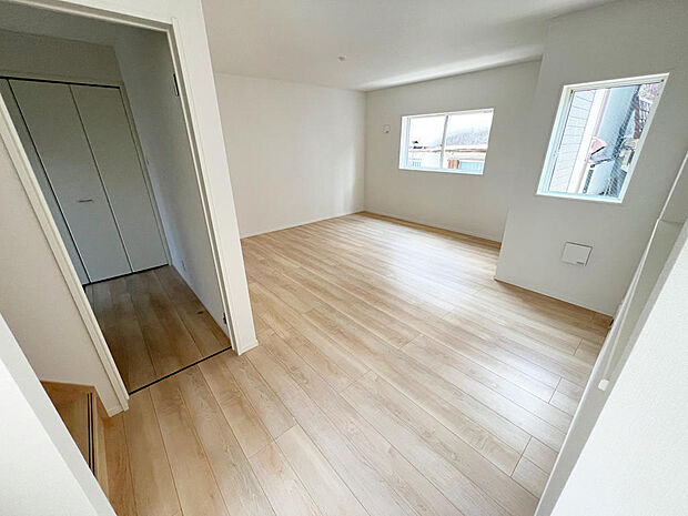 ☆大変明るいリビング☆広々した空間で家族との大切な時間をお過ごしください！！