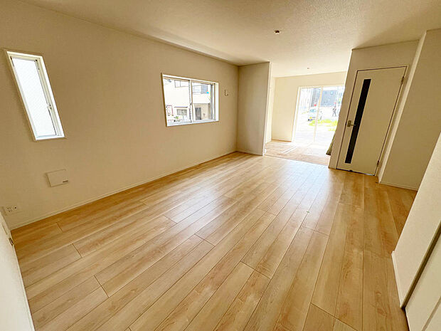 ☆大変明るいリビング☆広々した空間で家族との大切な時間をお過ごしください！！