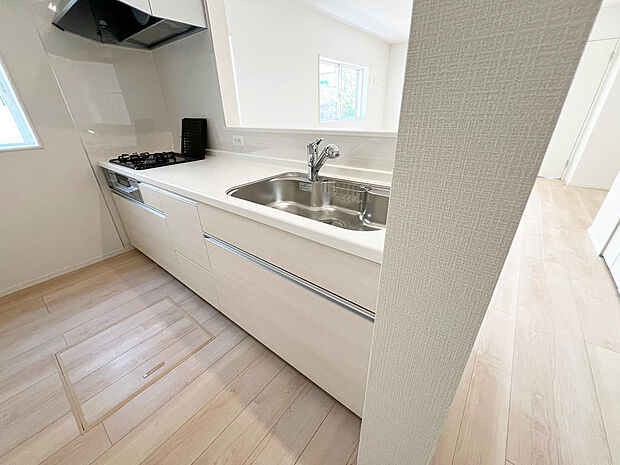 ☆大型のシステムキッチン☆対面式ですので家族と会話しながら楽しくクッキング！！