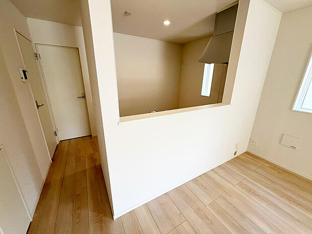 ☆大型のシステムキッチン☆対面式ですので家族と会話しながら楽しくクッキング！！