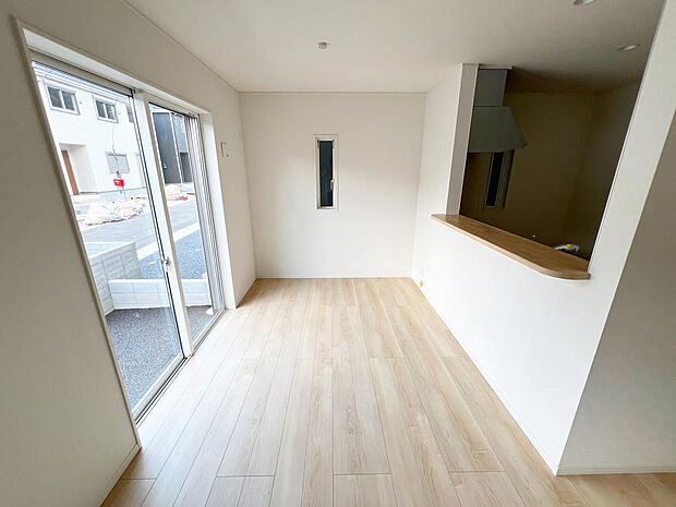 ☆大変明るいリビング☆広々した空間で家族との大切な時間をお過ごしください！！