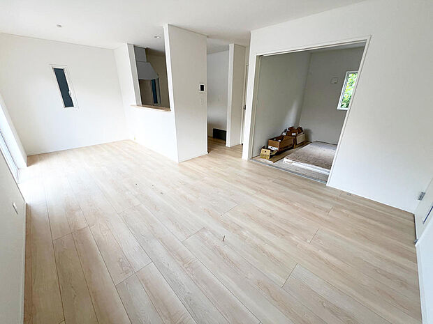 ☆大変明るいリビング☆広々した空間で家族との大切な時間をお過ごしください！！