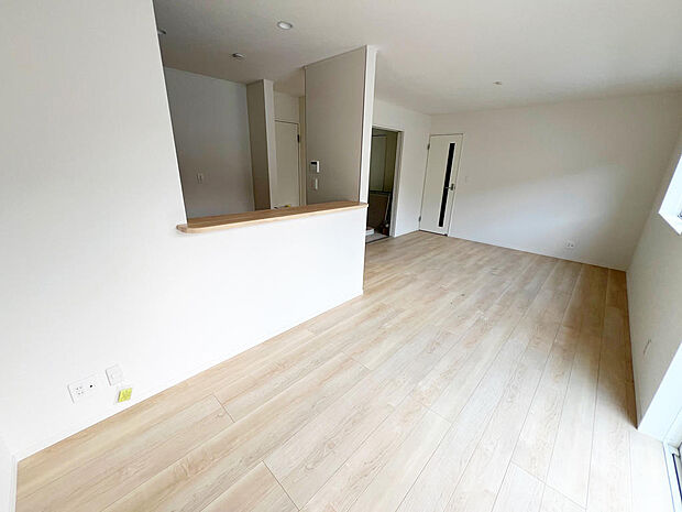 ☆大変明るいリビング☆広々した空間で家族との大切な時間をお過ごしください！！