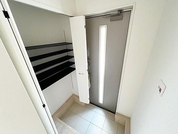 ☆大型シューズクローゼットがあります☆便利です！！