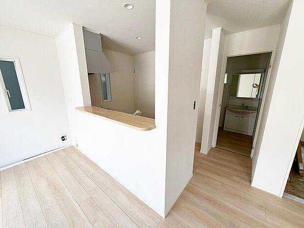 ☆大型のシステムキッチン☆対面式ですので家族と会話しながら楽しくクッキング！！