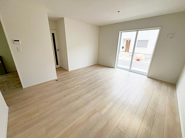 ☆大変明るいリビング☆広々した空間で家族との大切な時間をお過ごしください！！