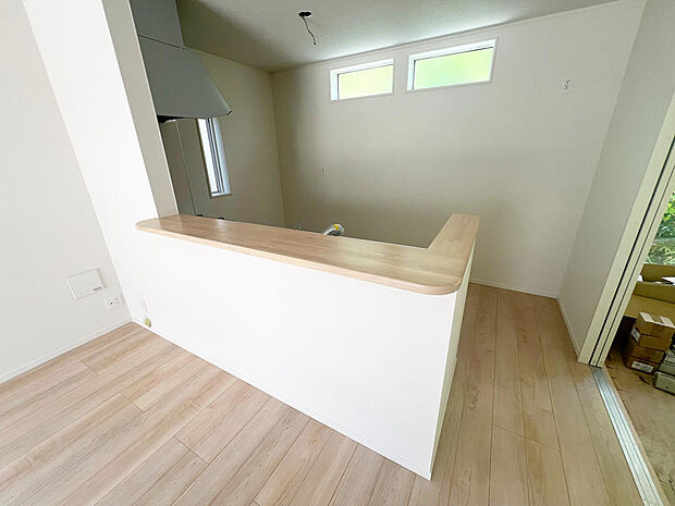 ☆大型のシステムキッチン☆対面式ですので家族と会話しながら楽しくクッキング！！