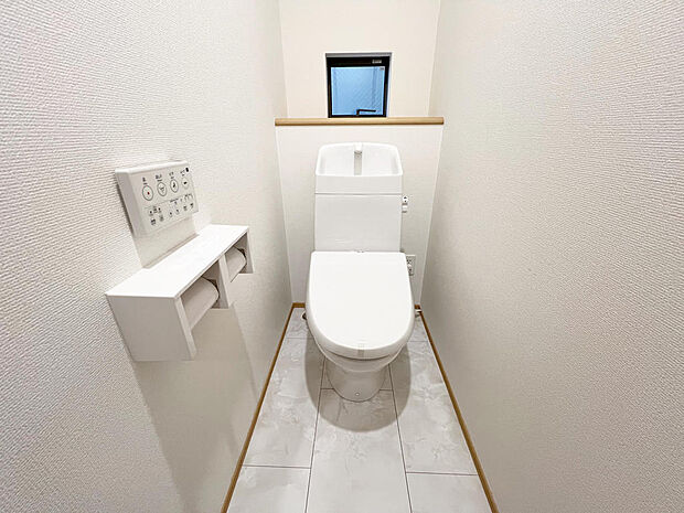 ☆ウレシイシャワートイレ☆1階・2階に完備!パパとのトイレ争いに終止符!!