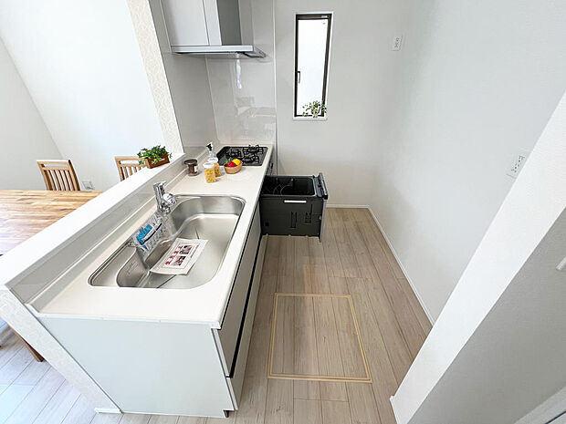 ☆大型のシステムキッチン☆対面式ですので家族と会話しながら楽しくクッキング!!