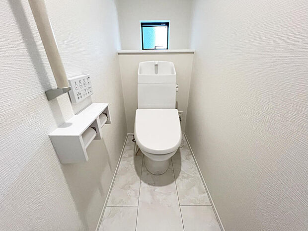 ☆ウレシイシャワートイレ☆1階・2階に完備!パパとのトイレ争いに終止符!!