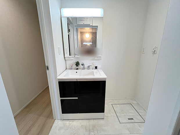 ☆白を基調とした清潔感溢れる洗面スペース☆清潔空間で気持ちよく1日の始まりを!!