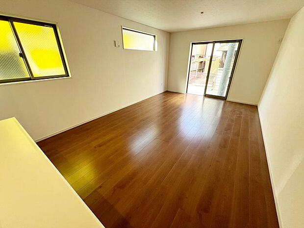 ☆大変明るいリビング☆広々した空間で家族との大切な時間をお過ごしください！！