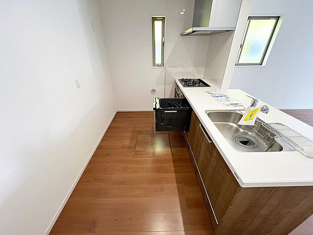 ☆大型のシステムキッチン☆対面式ですので家族と会話しながら楽しくクッキング！！