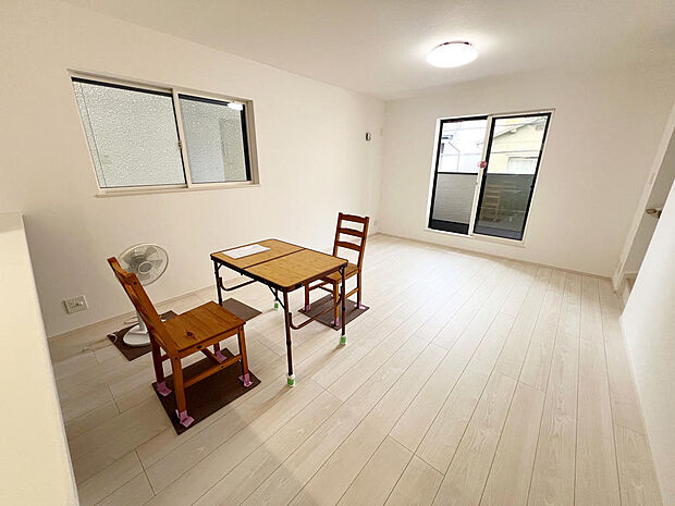 ☆大変明るいリビング☆広々した空間で家族との大切な時間をお過ごしください!!