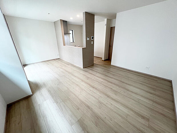 ☆大変明るいリビング☆広々した空間で家族との大切な時間をお過ごしください！！