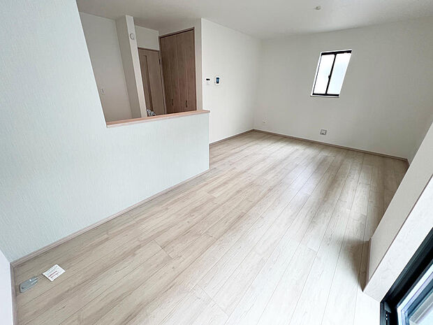 ☆大変明るいリビング☆広々した空間で家族との大切な時間をお過ごしください！！