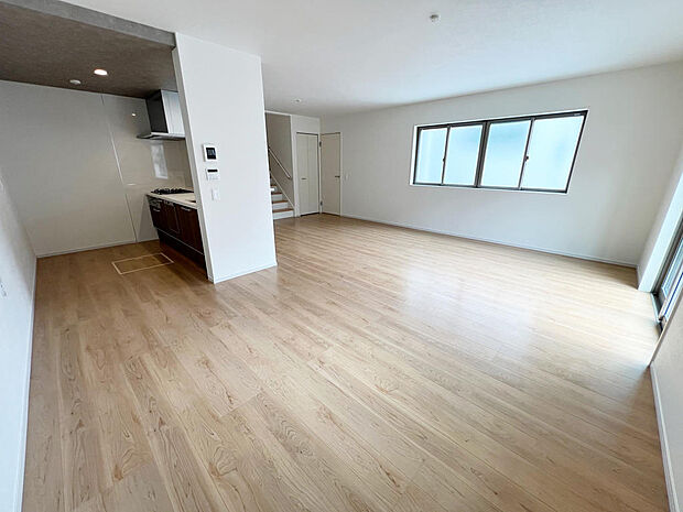 ☆大変明るいリビング☆広々した空間で家族との大切な時間をお過ごしください！！