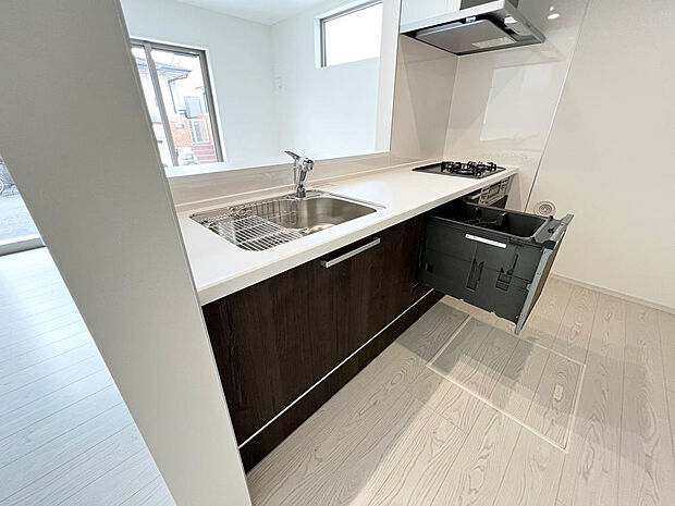 ☆大型のシステムキッチン☆対面式ですので家族と会話しながら楽しくクッキング！！