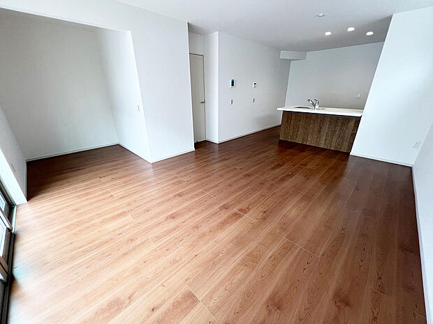 ☆大変明るいリビング☆広々した空間で家族との大切な時間をお過ごしください！！