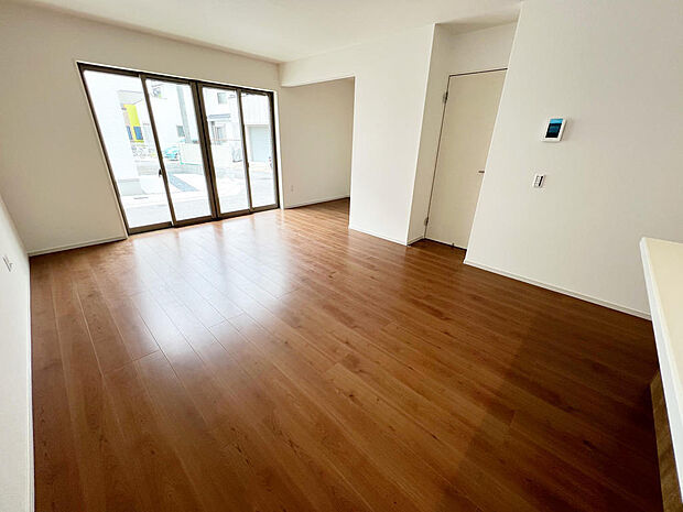 ☆大変明るいリビング☆広々した空間で家族との大切な時間をお過ごしください！！