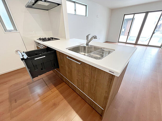 ☆大型のシステムキッチン☆対面式ですので家族と会話しながら楽しくクッキング！！