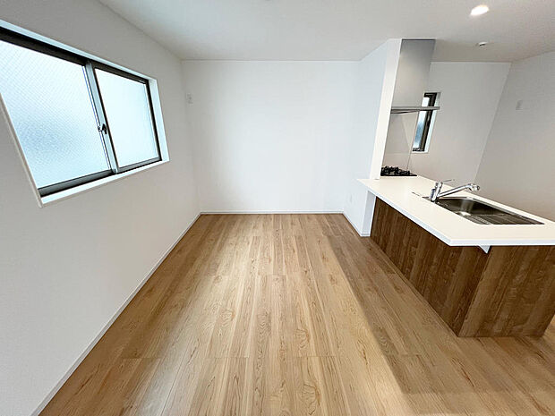 ☆大変明るいリビング☆広々した空間で家族との大切な時間をお過ごしください！！