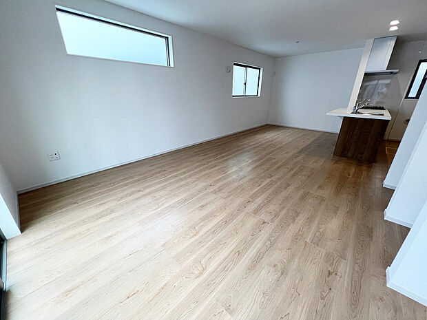 ☆大変明るいリビング☆広々した空間で家族との大切な時間をお過ごしください！！