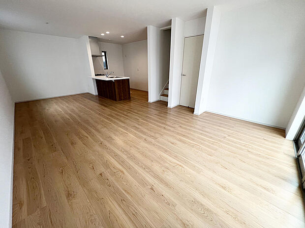 ☆大変明るいリビング☆広々した空間で家族との大切な時間をお過ごしください！！