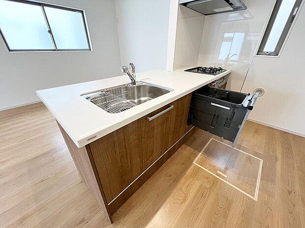 ☆大型のシステムキッチン☆対面式ですので家族と会話しながら楽しくクッキング！！