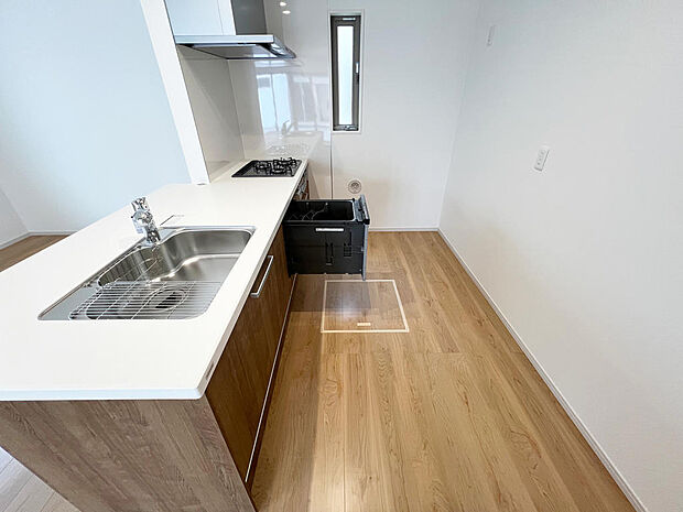 ☆大型のシステムキッチン☆対面式ですので家族と会話しながら楽しくクッキング！！