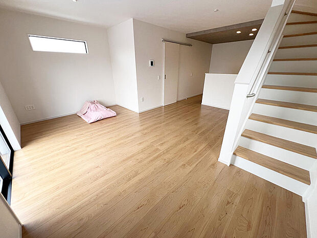 ☆大変明るいリビング☆広々した空間で家族との大切な時間をお過ごしください!!