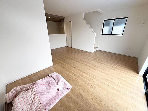 ☆大変明るいリビング☆広々した空間で家族との大切な時間をお過ごしください!!