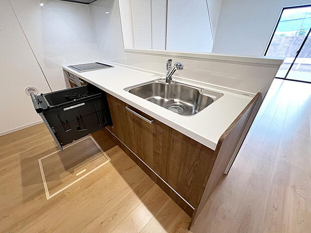 ☆大型のシステムキッチン☆対面式ですので家族と会話しながら楽しくクッキング!!