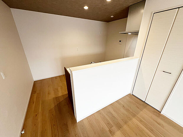 ☆大型のシステムキッチン☆対面式ですので家族と会話しながら楽しくクッキング!!