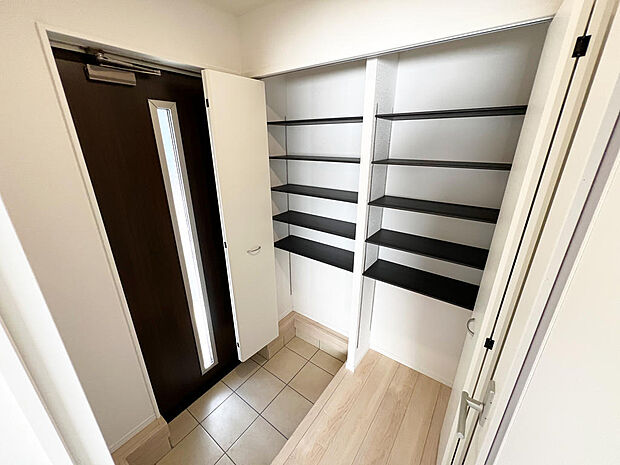 ☆大型シューズクローゼットがあります☆便利です！！