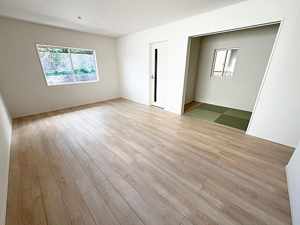 ☆大変明るいリビング☆広々した空間で家族との大切な時間をお過ごしください！！