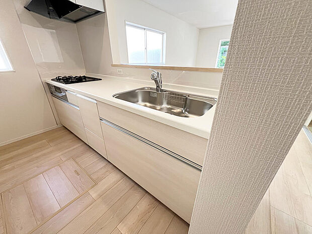 ☆大型のシステムキッチン☆対面式ですので家族と会話しながら楽しくクッキング！！