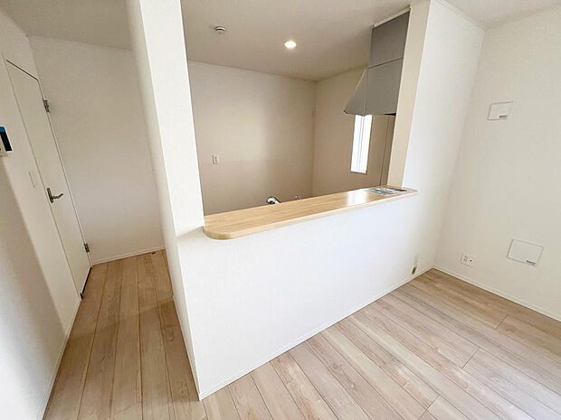 ☆大型のシステムキッチン☆対面式ですので家族と会話しながら楽しくクッキング！！