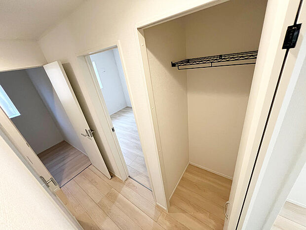 ☆２階☆廊下にある収納☆