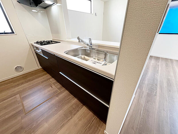 ☆大型のシステムキッチン☆対面式ですので家族と会話しながら楽しくクッキング！！