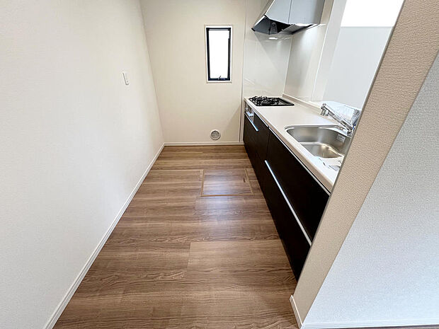 ☆大型のシステムキッチン☆対面式ですので家族と会話しながら楽しくクッキング！！