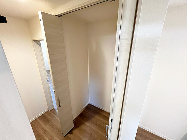 ☆１階☆廊下にある収納☆