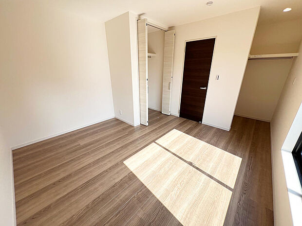 ☆各部屋大型収納完備☆子供部屋・主寝室にお好きにコーディネートしよう！！