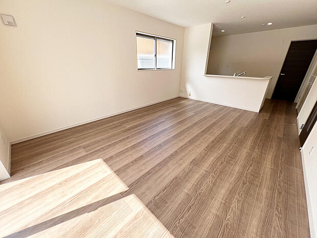 ☆大変明るいリビング☆広々した空間で家族との大切な時間をお過ごしください！！