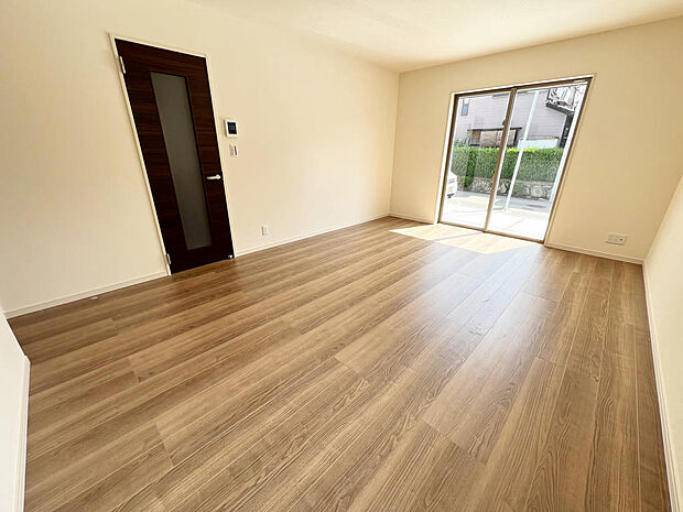 ☆大変明るいリビング☆広々した空間で家族との大切な時間をお過ごしください！！