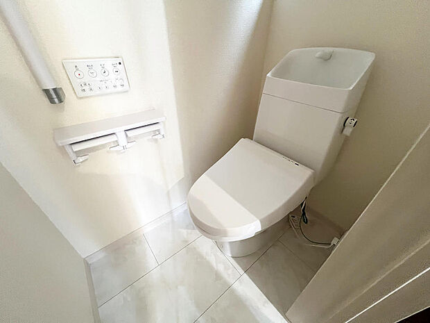 ☆ウレシイシャワートイレ☆1階・2階に完備！パパとのトイレ争いに終止符！！