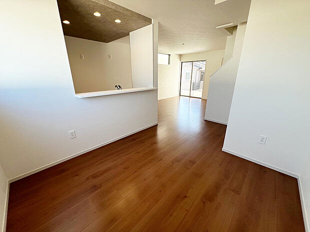 ☆大変明るいリビング☆広々した空間で家族との大切な時間をお過ごしください！！