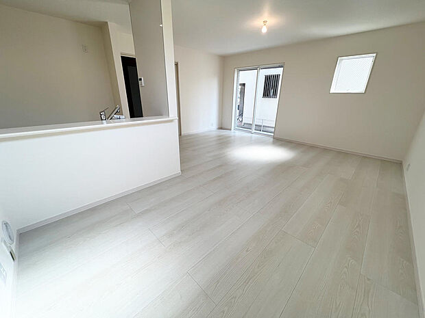 ☆大変明るいリビング☆広々した空間で家族との大切な時間をお過ごしください！！