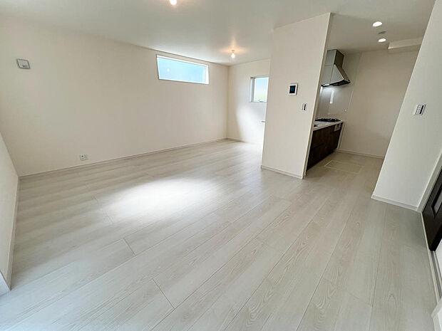 ☆大変明るいリビング☆広々した空間で家族との大切な時間をお過ごしください！！